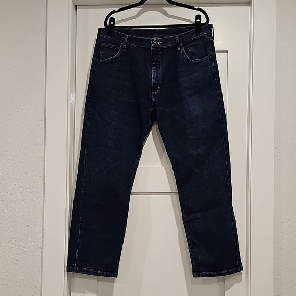 Wrangler Blue Straight-Leg Jeans Timeless Style - Picture 1 of 7